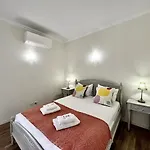 4 By Homing Apartment