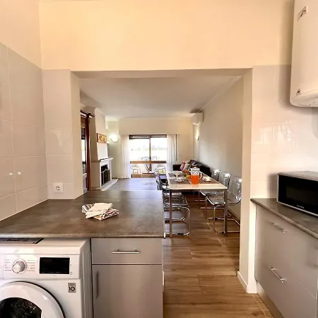 4 By Homing Αλμπουφέιρα